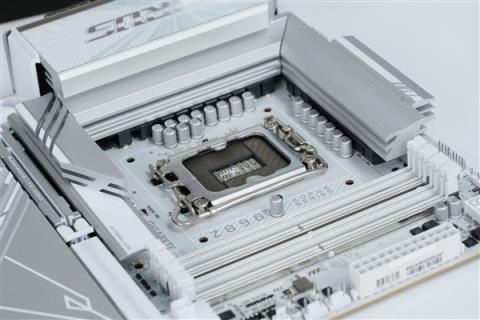 雪景房主机必看!技嘉电竞冰雕Z890AORUSPROICE主板图赏(图7)