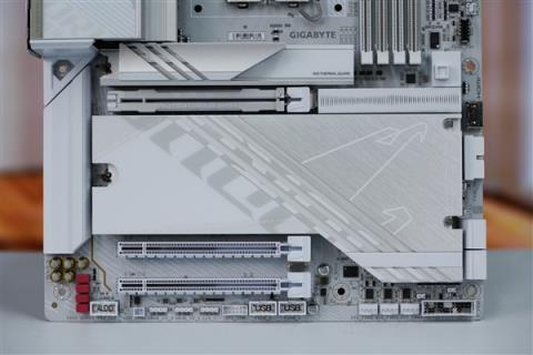 雪景房主机必看!技嘉电竞冰雕Z890AORUSPROICE主板图赏(图14)