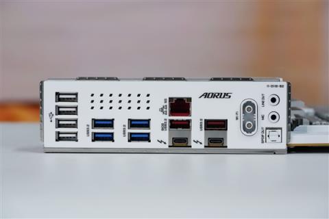 雪景房主机必看!技嘉电竞冰雕Z890AORUSPROICE主板图赏(图16)