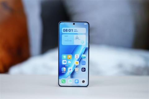 同档唯一2KLTPO屏！iQOONeo11图赏(图2)