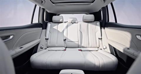 12.68万、一升油发3.73度电！广汽埃安首款增程车i60预售(图7)