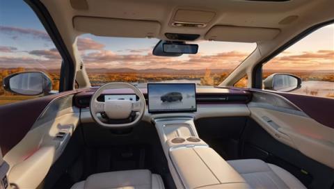 4-7座模式一键搞定！小鹏X9超级增程车型全球首发三排电动三折叠(图6)