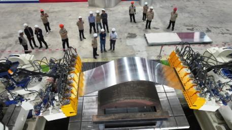 中国航空制造装备重大突破！世界最大蒙皮拉伸机通过验收(图2)