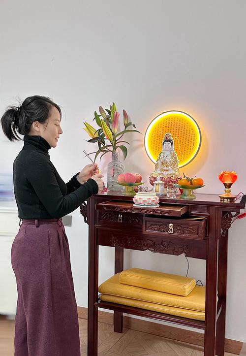 可以给菩萨照相吗?？菩萨照片可以供奉吗