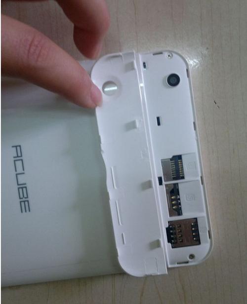 酷比手机后盖如何打开盖子？酷比k10手机怎么拆后盖