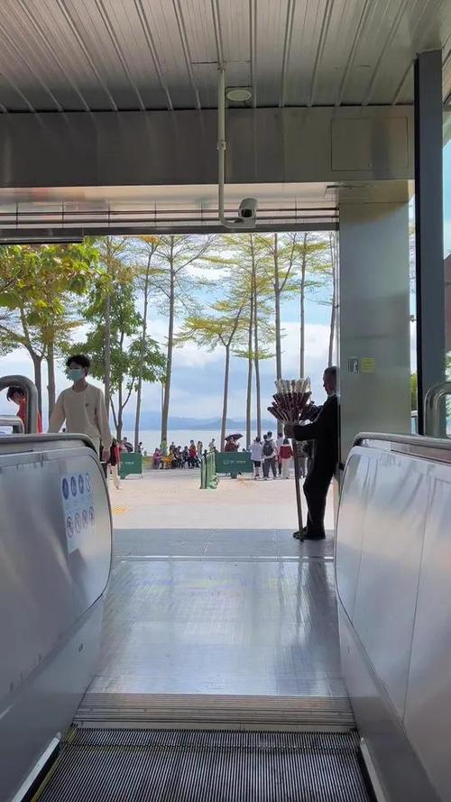 深圳哪里一出地铁站可以看见海？深圳哪个地铁站出来就可以看到海边