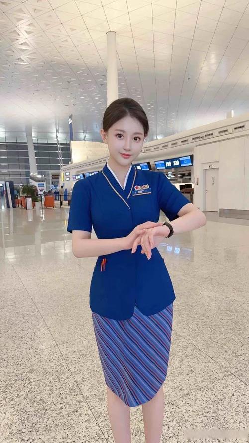 飞机上应该怎么叫空姐?飞机上怎样叫空姐