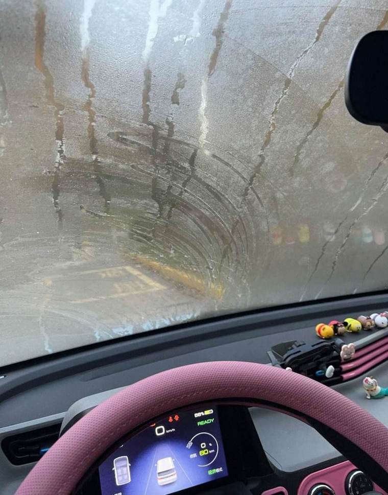 如何解决冬天车窗上霜的问题?冬天车窗上霜吹什么风