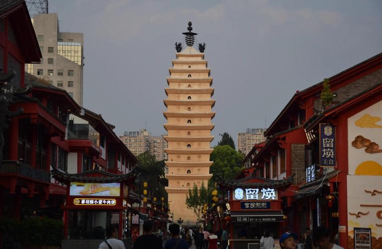 昆明东西寺塔步行街?昆明东西寺塔步行街营业时间