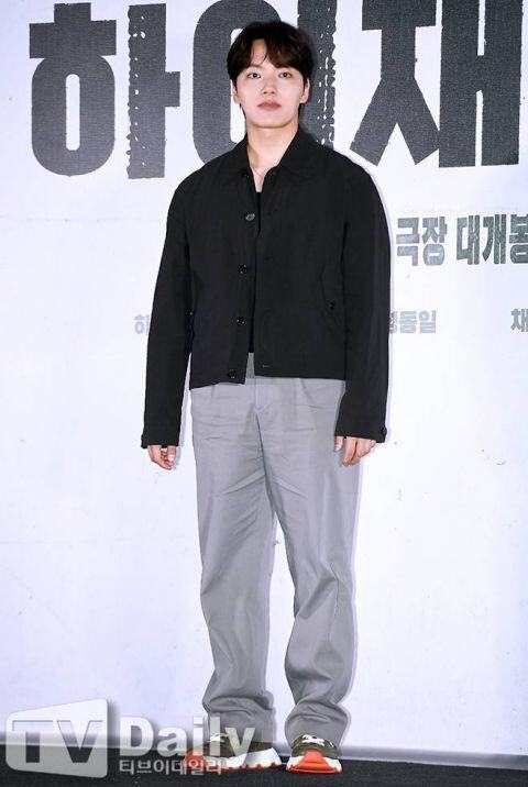 演员吕珍九12月入伍前送给粉丝们的特别礼物!圣水洞快闪店有可能直接遇见本人!