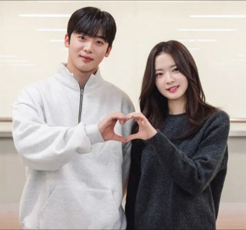 Viu原创韩剧《模范的士3》粉丝瞩目期待!金世正姜泰伍上演古装版《秘密花园》