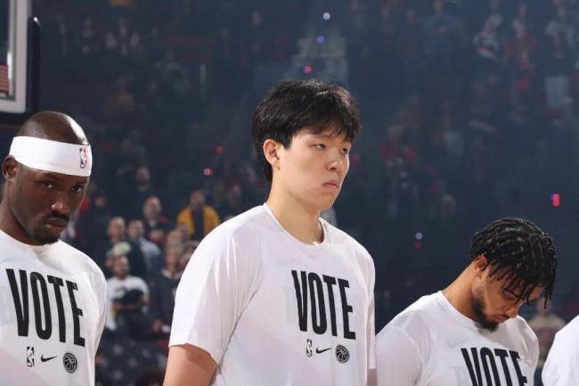 开拓者主帅回应杨瀚森被下放 理解并支持球队决定