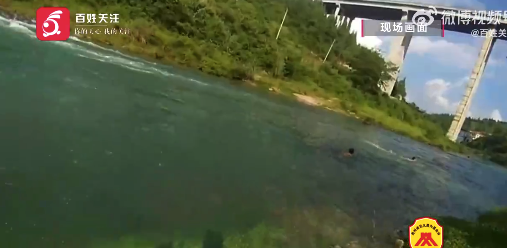 用生命诠释了凡人善举!见义勇为英模湍急河水中托起少年