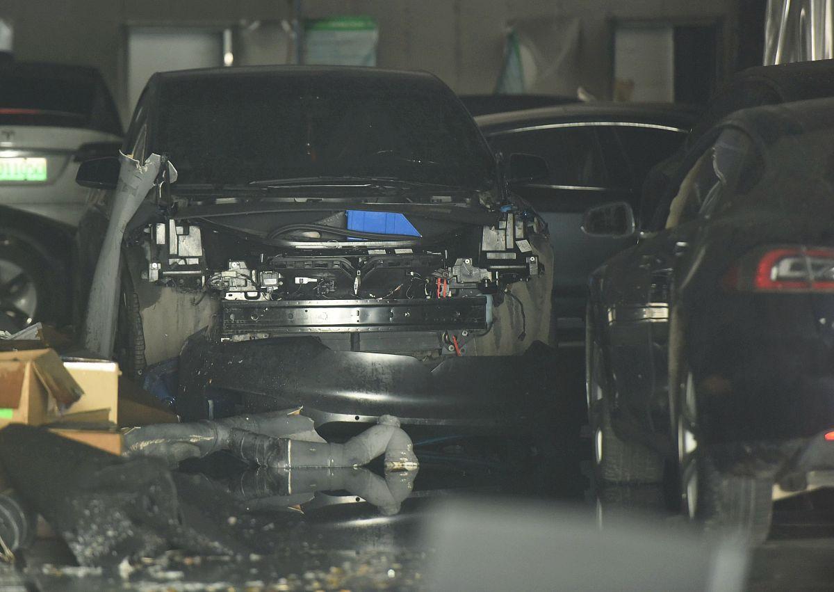 特斯拉车门失灵致五人遇难:智能汽车安全警钟再鸣