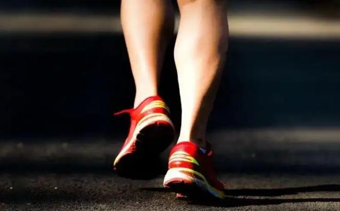 走出健康误区:科学解释每日最佳步数非万步