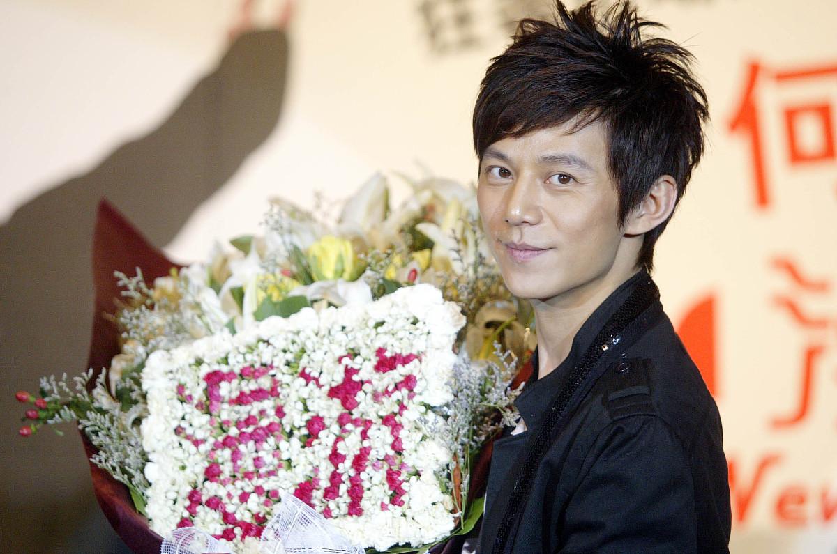 何炅回应衰老焦虑:岁月沉淀智慧?“再干三四十年”的职业宣言