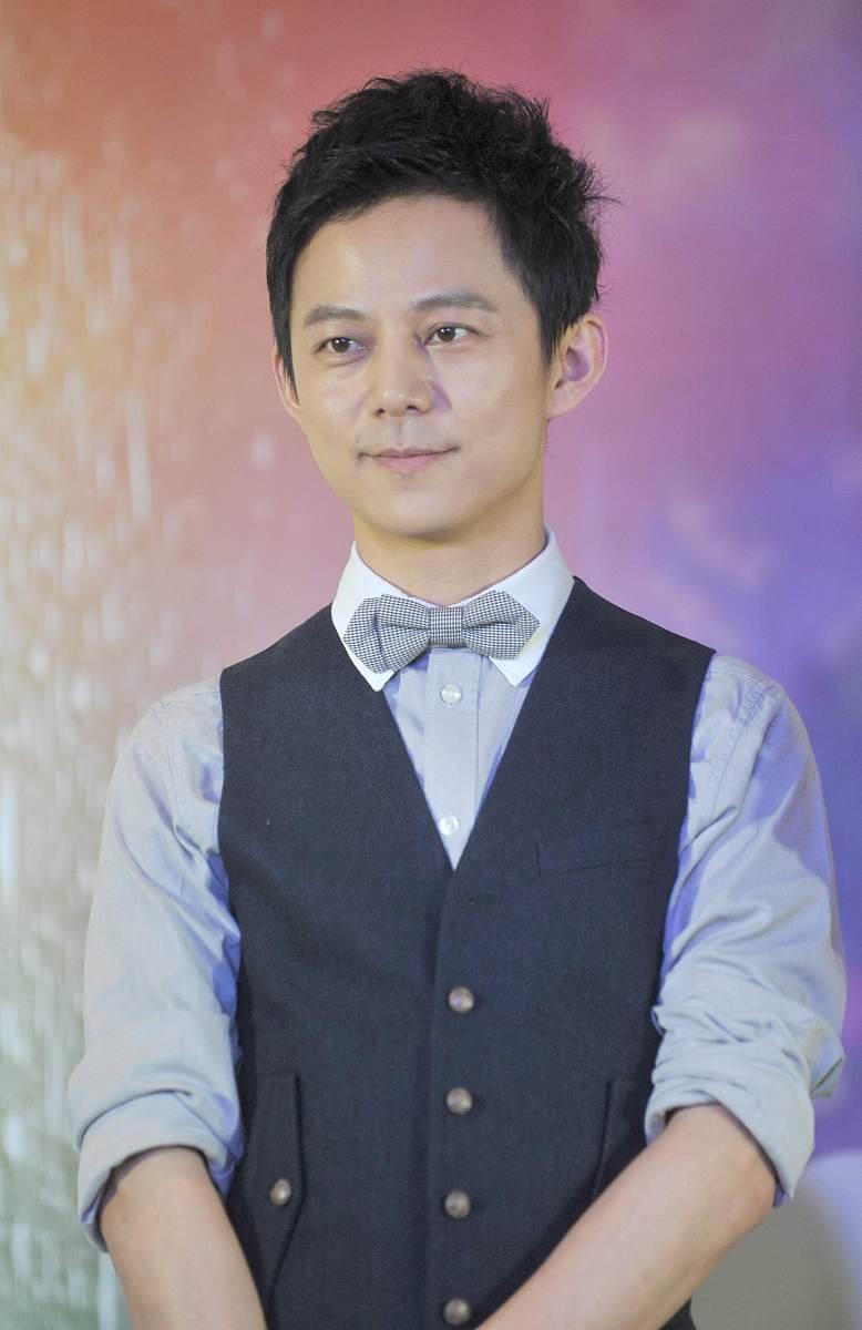 何炅回应衰老焦虑:岁月沉淀智慧?“再干三四十年”的职业宣言