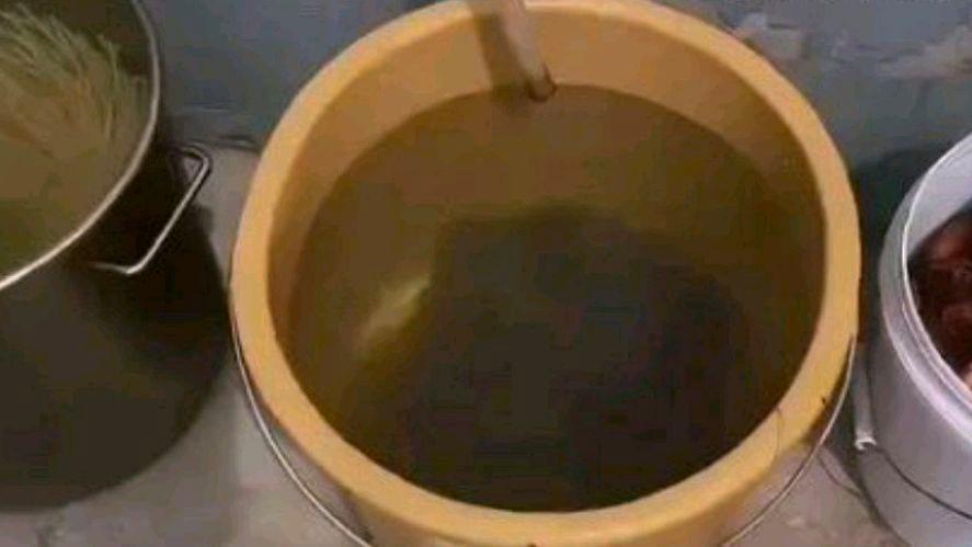 江苏一餐饮店用空调冷凝水泡发粉丝?网友:可以吗