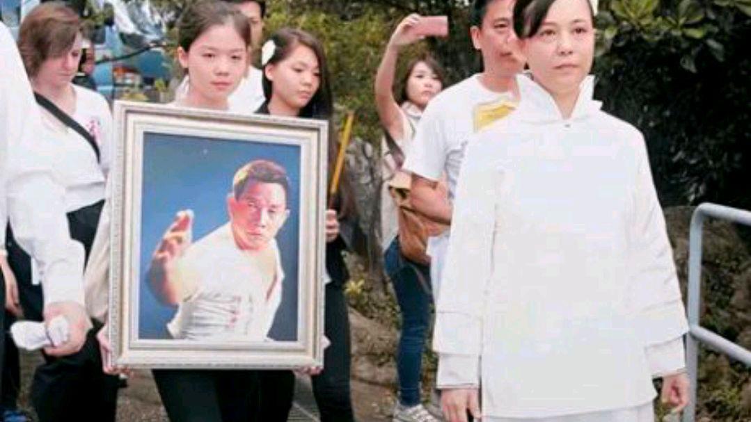 香港多位名人的骨灰被盗家属遭勒索?网友:一人被拘捕这个怎么判