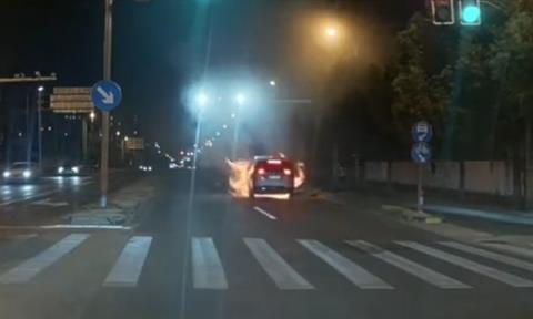 理想MEGA没有碰撞突然自燃！是宁德时代电池的问题吗 如何保证电池不起火