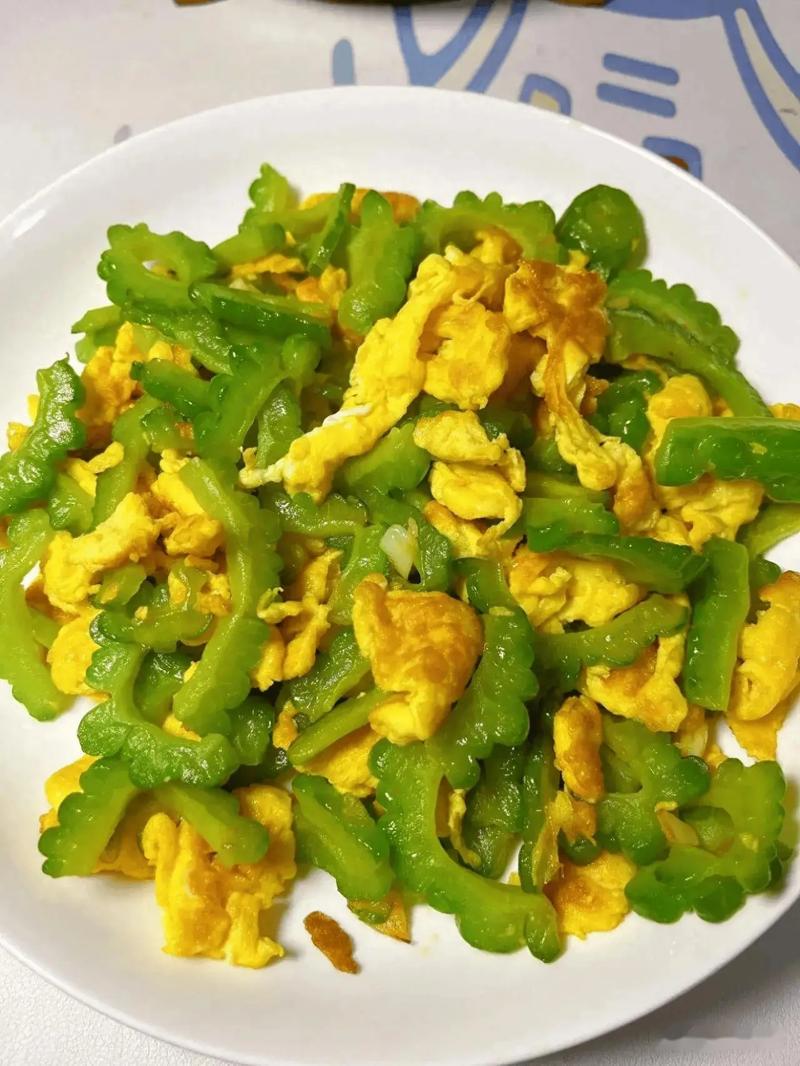 苦瓜炒鸡蛋先放苦瓜还是鸡蛋?苦瓜炒鸡蛋先炒啥