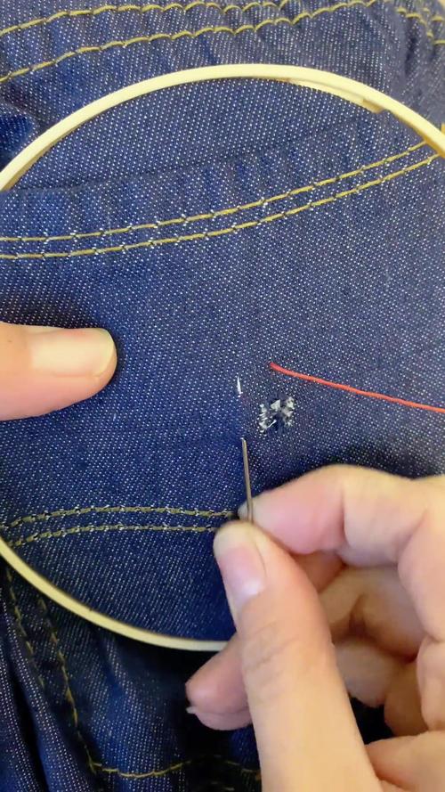 裤子被烟火烧了一个洞怎么补？裤子被烟火烧了一个洞怎么补救