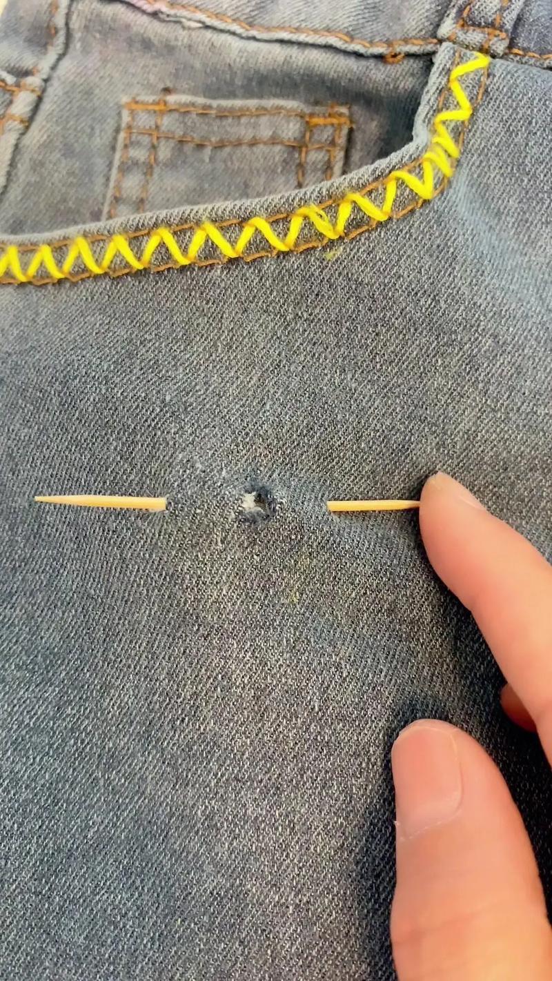 裤子被烟火烧了一个洞怎么补?裤子被烟火烧了一个洞怎么补救