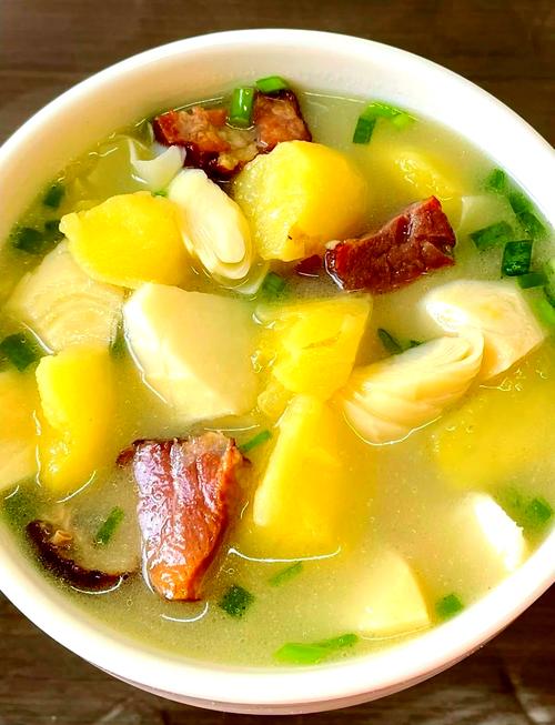 腊肉煲汤怎么做好吃？腊肉汤炖什么好吃