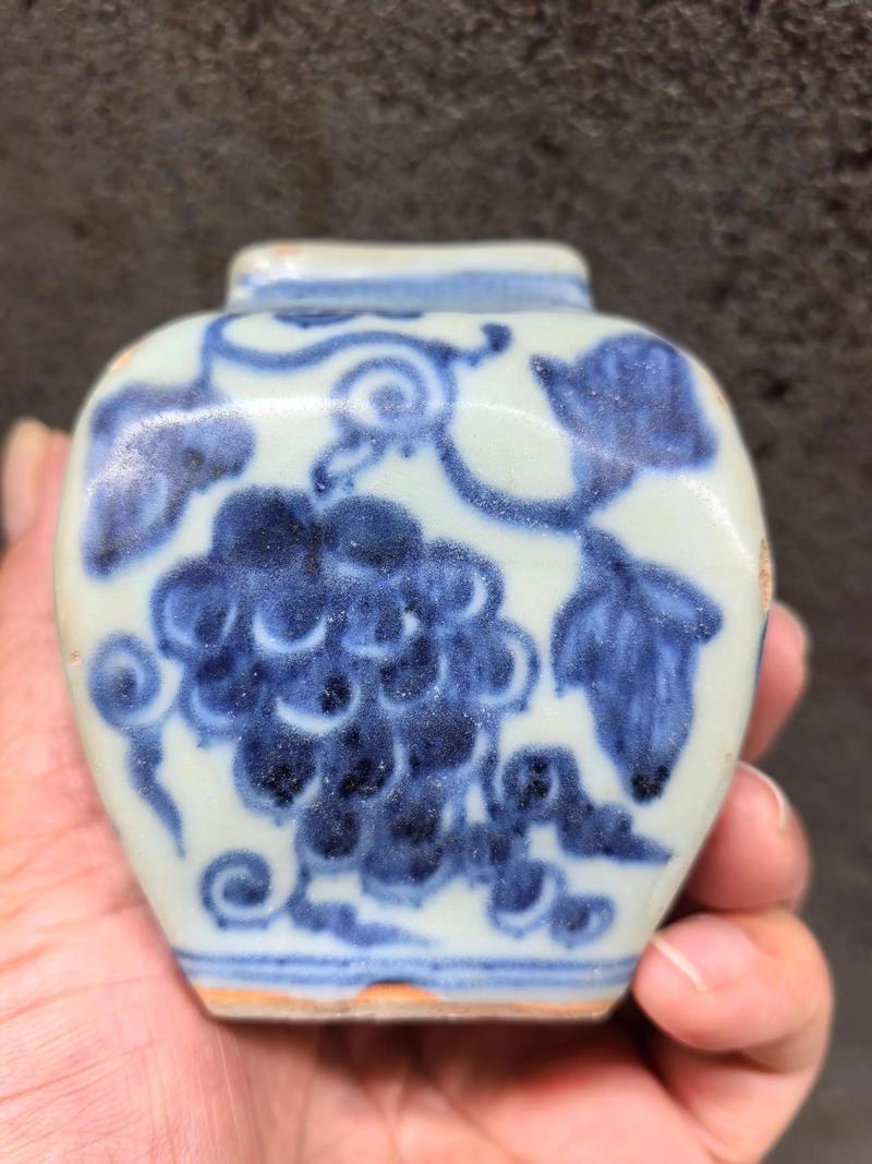 明代青花瓷器特征有哪些？明代青花瓷器特征有哪些种类