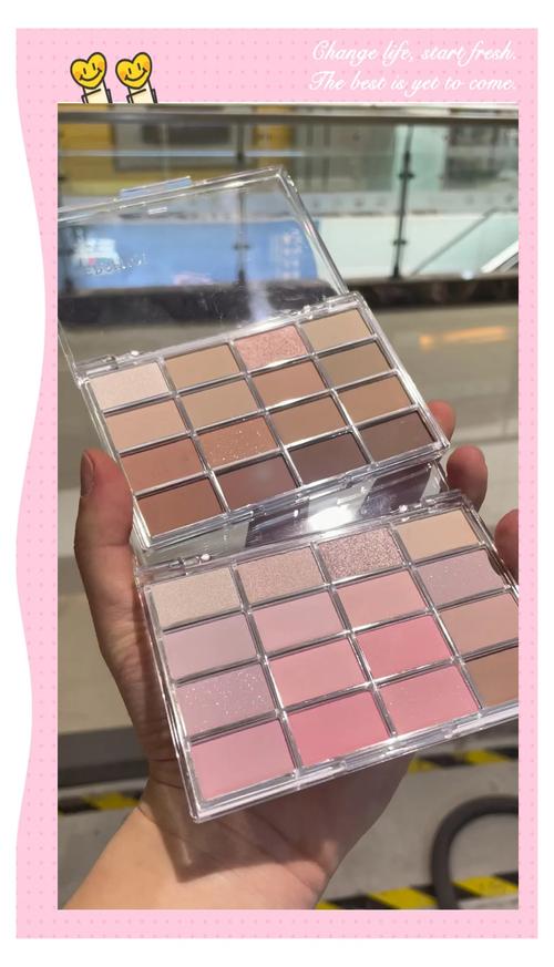 皮肤白适合什么眼影?皮肤白用什么颜色的眼影好看?