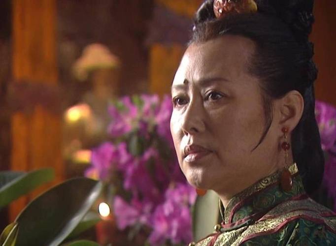 康熙他妈是谁呀电视剧？康熙王朝康熙的妈妈