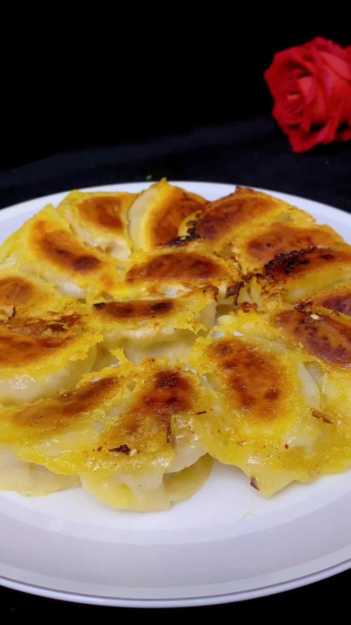 煎饺是不是先蒸再煎？煎饺要先蒸了再煎吗