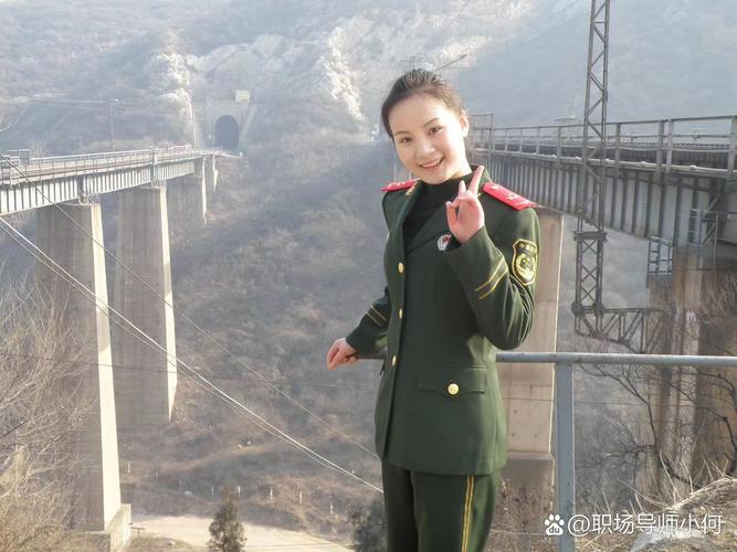 晓寒深处相对浴红衣的意思？部队三个一致