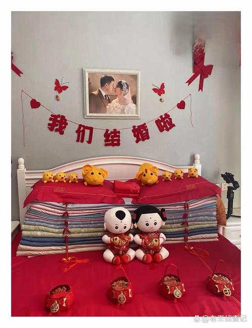 结婚旁边站个小孩叫什么？结婚站的台子叫什么