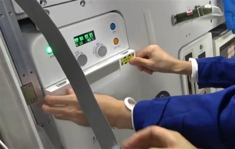中国空间站首次迎来太空烤箱：航天员在太空吃上了烤鸡翅(图2)