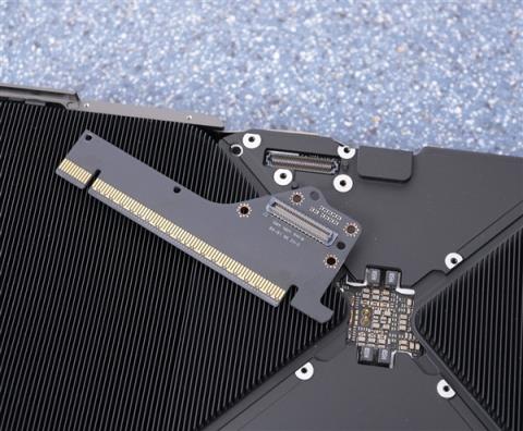 PCIe接口损坏 2万元的RTX5090原地报废!NVIDIA同意免费换新(图5)