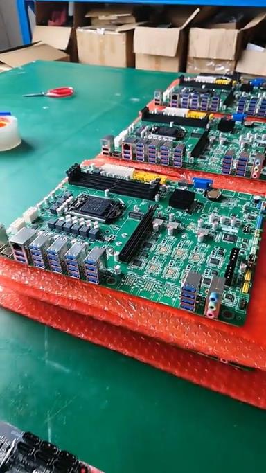 神奇主板竟然有36个USB接口！可惜是Intel老平台 还都是USB-A(图3)