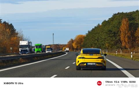 卢伟冰第一次在德国高速开小米SU7Ultra 白色车牌简约大气(图3)