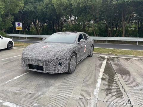 神秘新车现身高速服务区 知情人士称系阿维塔06猎装版(图2)