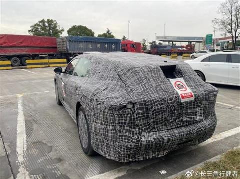 神秘新车现身高速服务区 知情人士称系阿维塔06猎装版(图5)