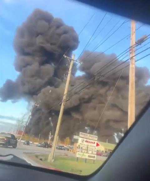 载有14万升燃油！美国UPS一货机坠毁爆燃：已致7人死亡(图3)