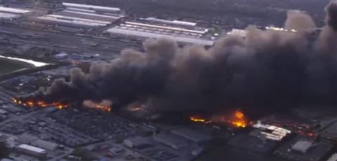 载有14万升燃油！美国UPS一货机坠毁爆燃：已致7人死亡(图4)