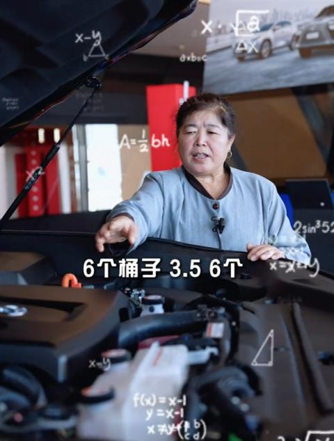 爆火！58岁保洁阿姨拍“土味说车”视频出圈：这黢黑大轱辘你喜欢吗(图3)