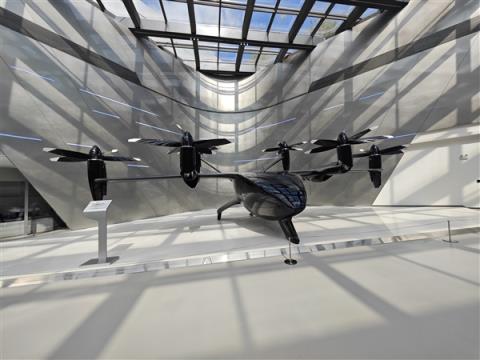 汇天A868飞行汽车亮相!何小鹏:量产交付前 管理者飞行里程必须超过5000公里(图1)