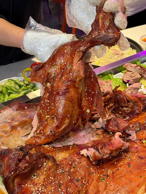 烤全羊好吃吗怎么吃?烤全羊好吃吗怎么吃的