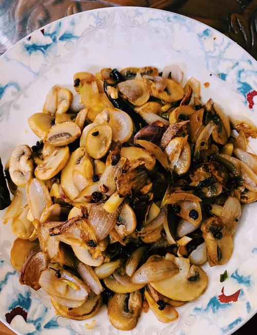 口蘑和香菇能混炒吗？口蘑和香菇能混炒吗有毒吗