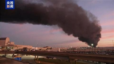 起飞时引擎脱落 坠毁爆炸!美国UPS坠机已致11死(图1)