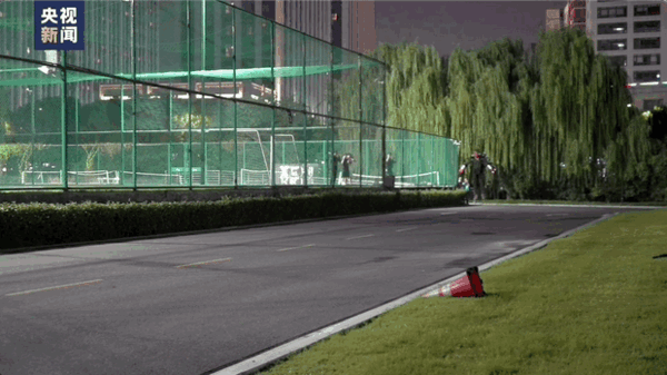 浙大校园有人原地起飞!现实版“钢铁侠”诞生了(图2)