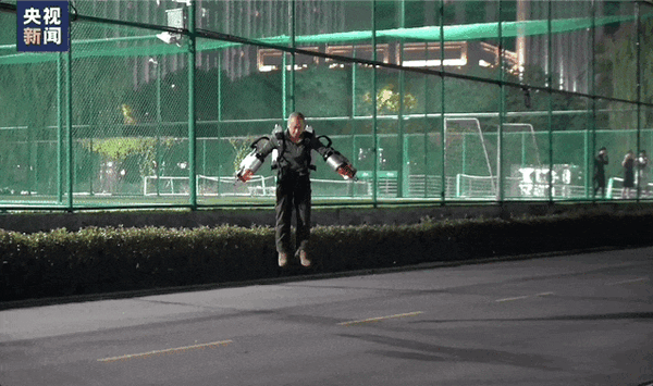 浙大校园有人原地起飞!现实版“钢铁侠”诞生了(图3)