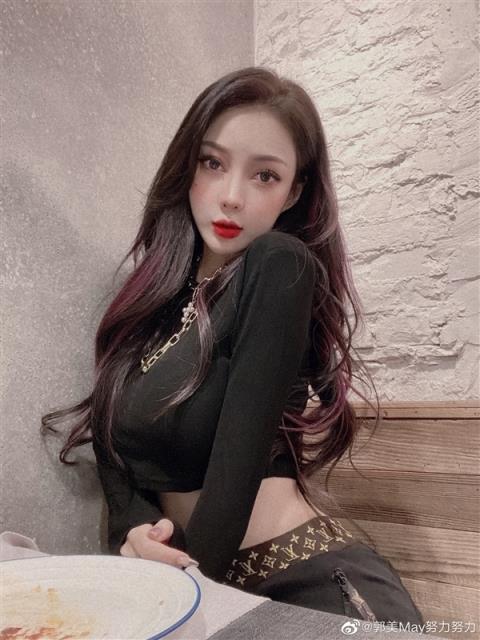 郭美美喜提微博永封 曾高调炫耀劳斯莱斯(图4)